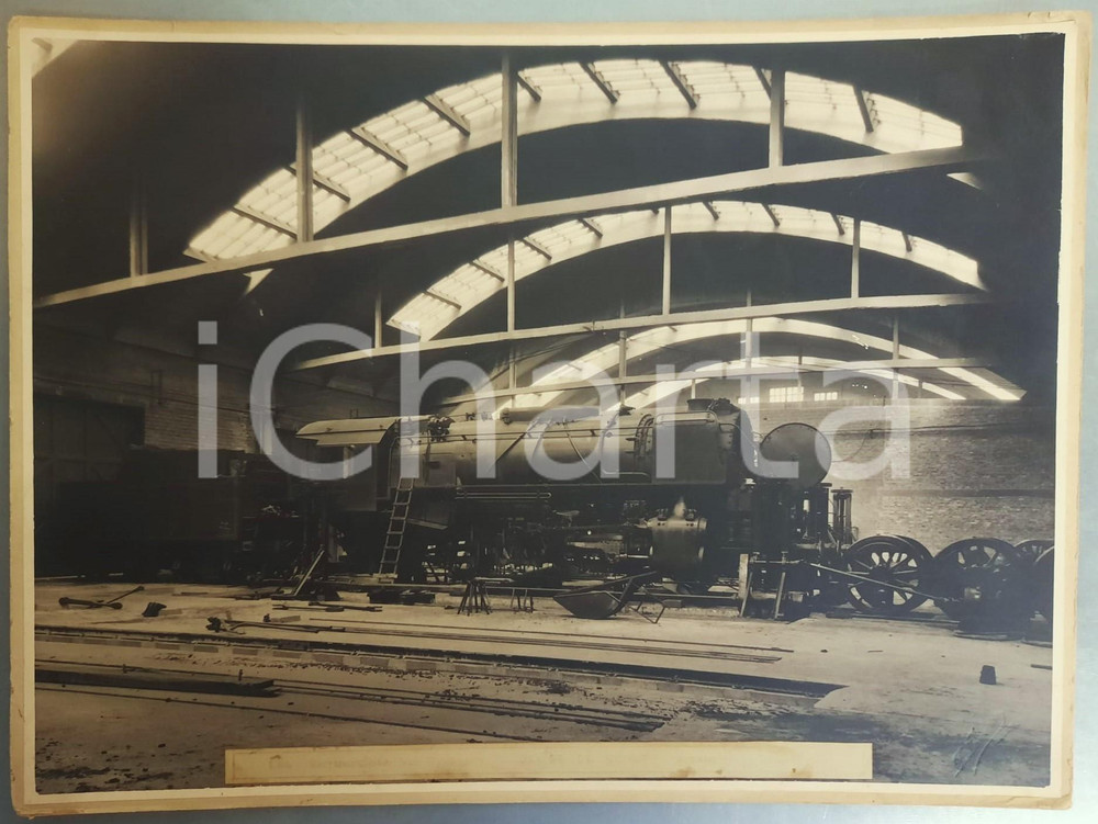 1920 ca RONET (BELGIQUE) Entreprises VAN RYMENANT - Remise - Photo RARE 40x30 cm  Fotografia originale d'epoca, montata su cartoncino rigido.FOTOGRAFO: Jean Lemaire - Namur   FAIR/discreto lievi gualciture e sbrecciature marginali Formato: 40x30 cm originale e autentica 1