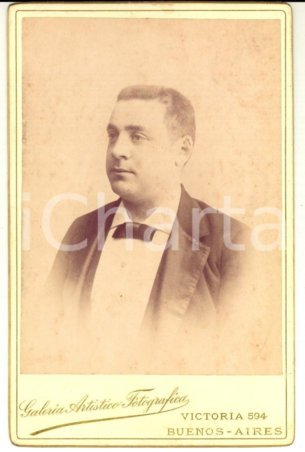 Fotografia d epoca originale 1890 ca BUENOS AIRES Giovane in abito elegante Galleria Artistico Fotografica 1