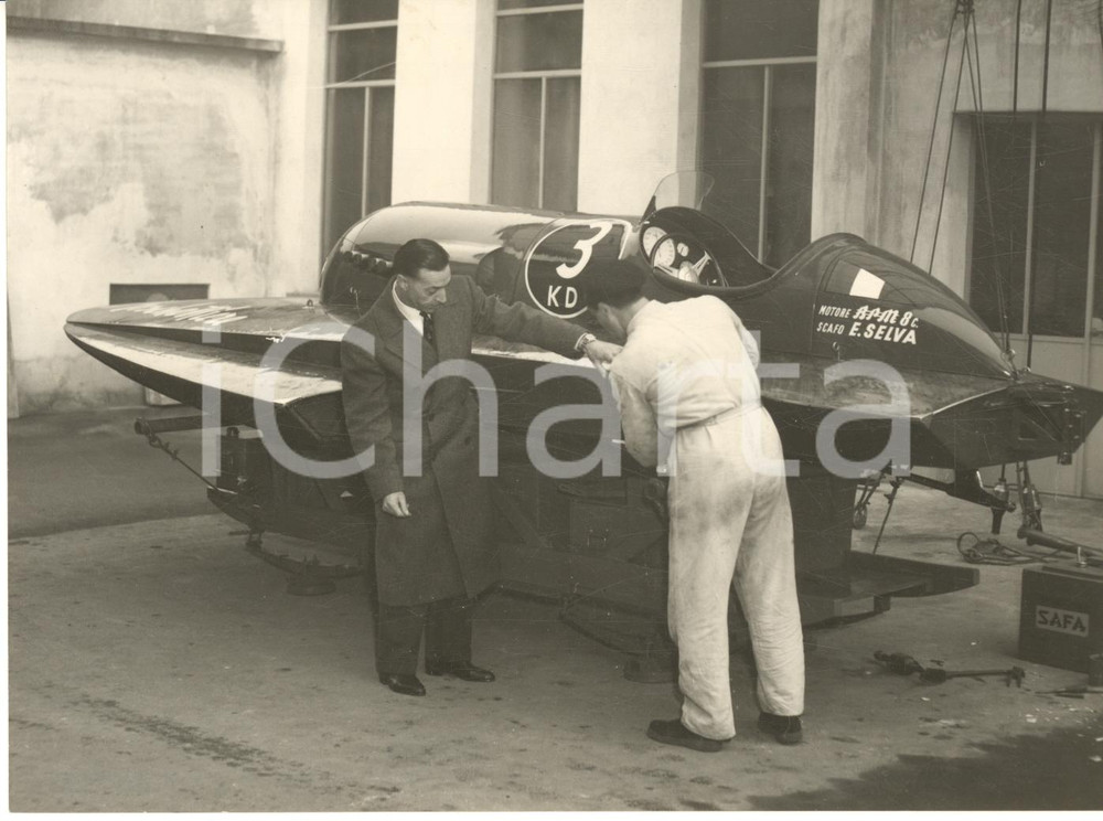 1953 MILANO MOTONAUTICA Ezio SELVA assiste alla partenza del proprio scafo *Foto