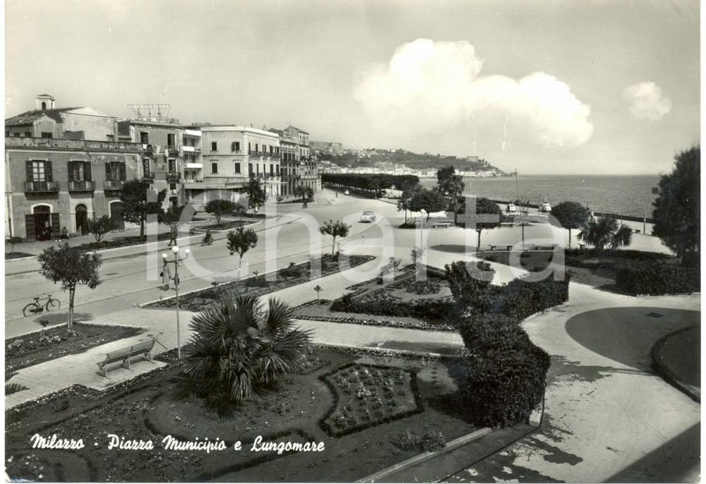 Cartolina originale da collezione 1961 MILAZZO ME Panoramica di piazza MUNICIPIO e del lungomare Cartolina FG VG 1