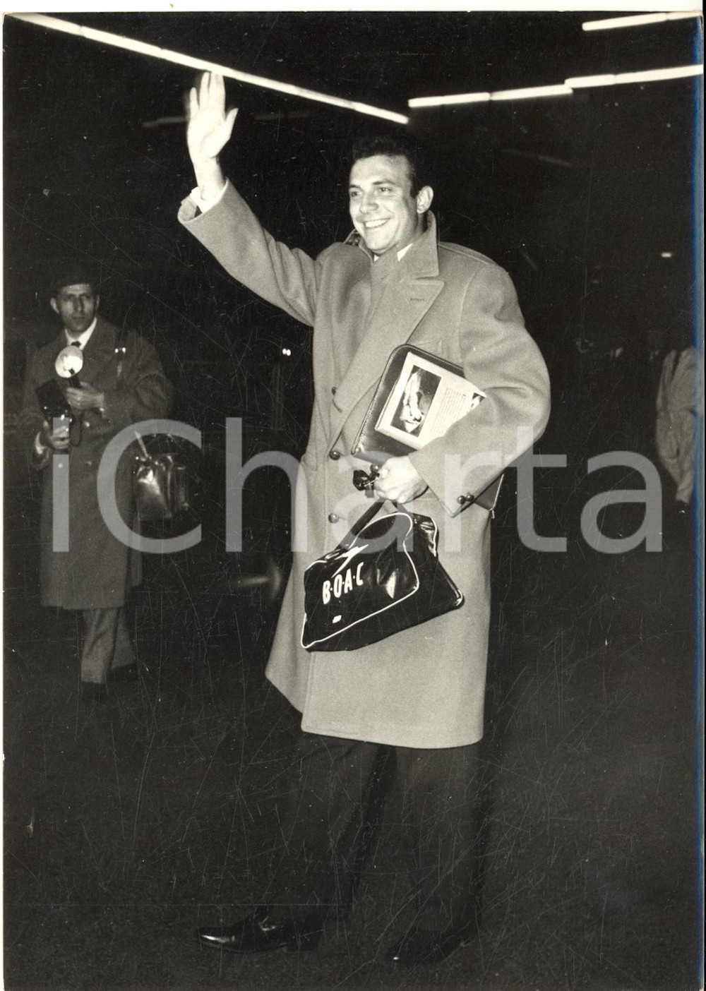 1958 ROMA Arrivo attore Anthony FRANCIOSA con borsa compagnia BOAC *Foto