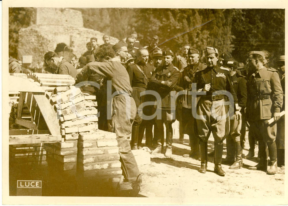 Fotografia d epoca originale 1938 ROMA Achille STARACE assiste gara arte muraria ai LITTORIALI LAVORO Foto 1