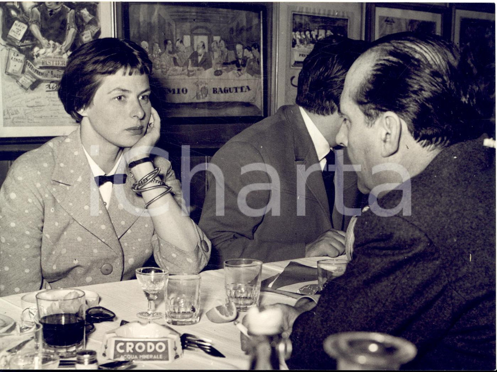 1954 MILANO Ingrid BERGMAN e Roberto ROSSELLINI a cena alla Trattoria Bagutta