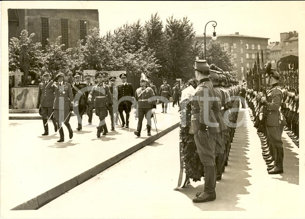 Fotografia d epoca originale 1939 BERLIN Generale Carabinieri Riccardo MOIZO omaggio Monumento POLIZIA Foto 1