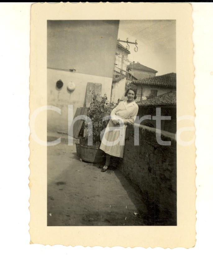 Fotografia d epoca originale 1940 ca TORINO Ritratto di signora in terrazza Foto GROSPIETRO 8x10 cm VINTAGE 1