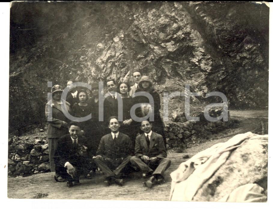 Fotografia d epoca originale 1924 ACQUASANTA GENOVA Ritratto di famiglia in escursione Foto 12x8 VINTAGE 1