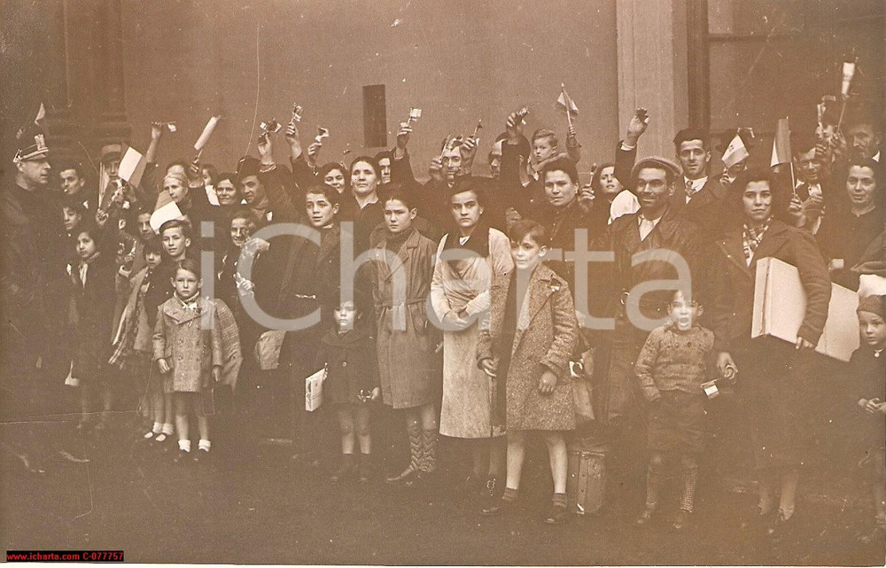 Fotografia d epoca originale 1935 ca ROMA Famiglie italiane residenti in CORSICA ritornano in Patria Foto 1