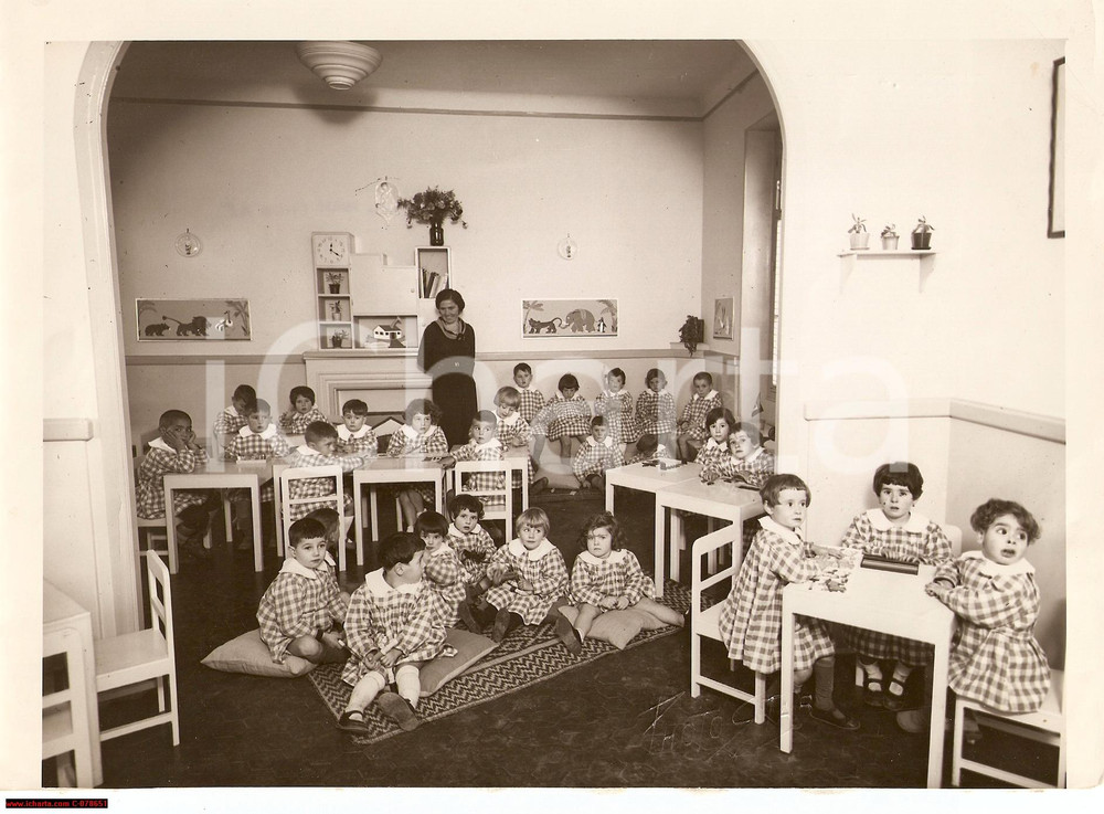 Fotografia d epoca originale 1937 Asilo italiano a Cannes, bambini in grembiule 1