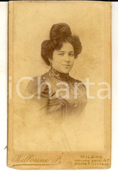 Fotografia d epoca originale 1880 ca MILANO Donna con acconciatura raccolta Foto Paolo BELLORINI CDV 1