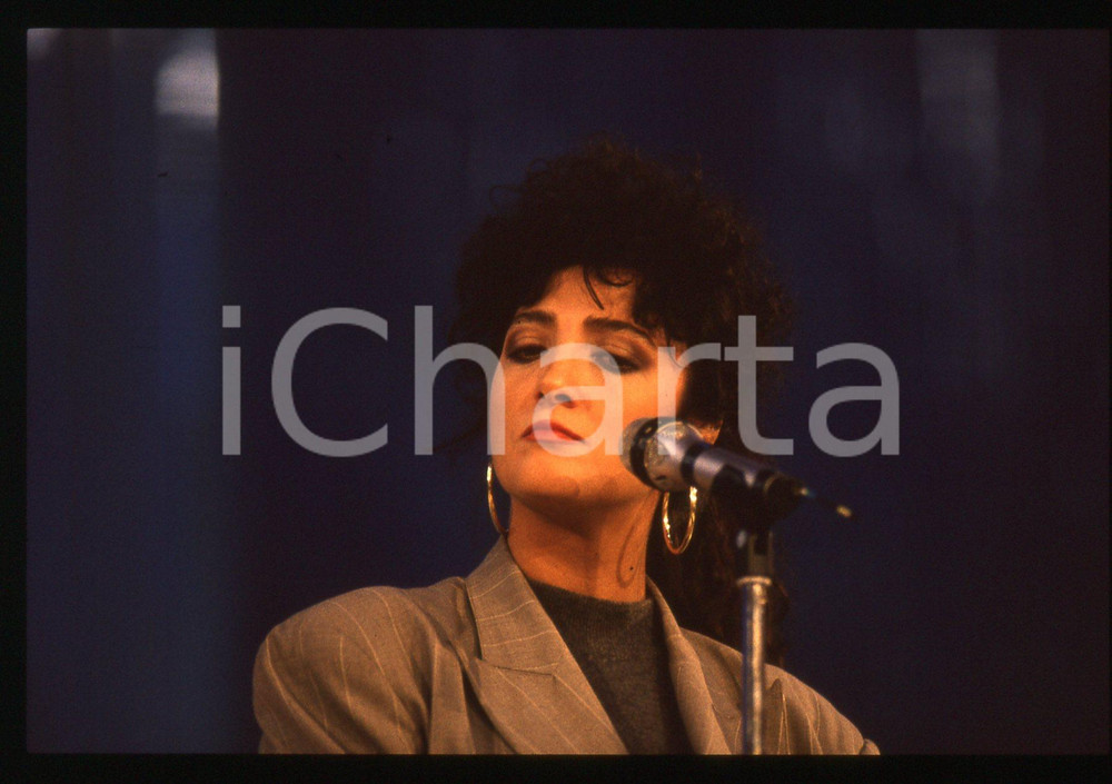 35mm vintage slide* 1990 ca TELEVISIONE Marcella BELLA Ritratto della cantante 3