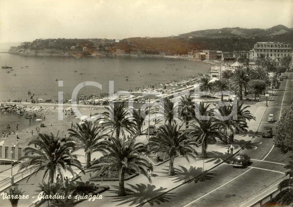 Cartolina originale da collezione 1955 VARAZZE SV Veduta dei giardini e della spiaggia Cartolina ANIMATA FG VG 1