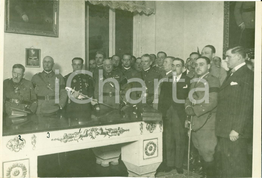 Fotografia d epoca originale 1930 MADRID Capitano Angel CAMBLOR riceve sciabola d onore da Valeriano WEYLER 1