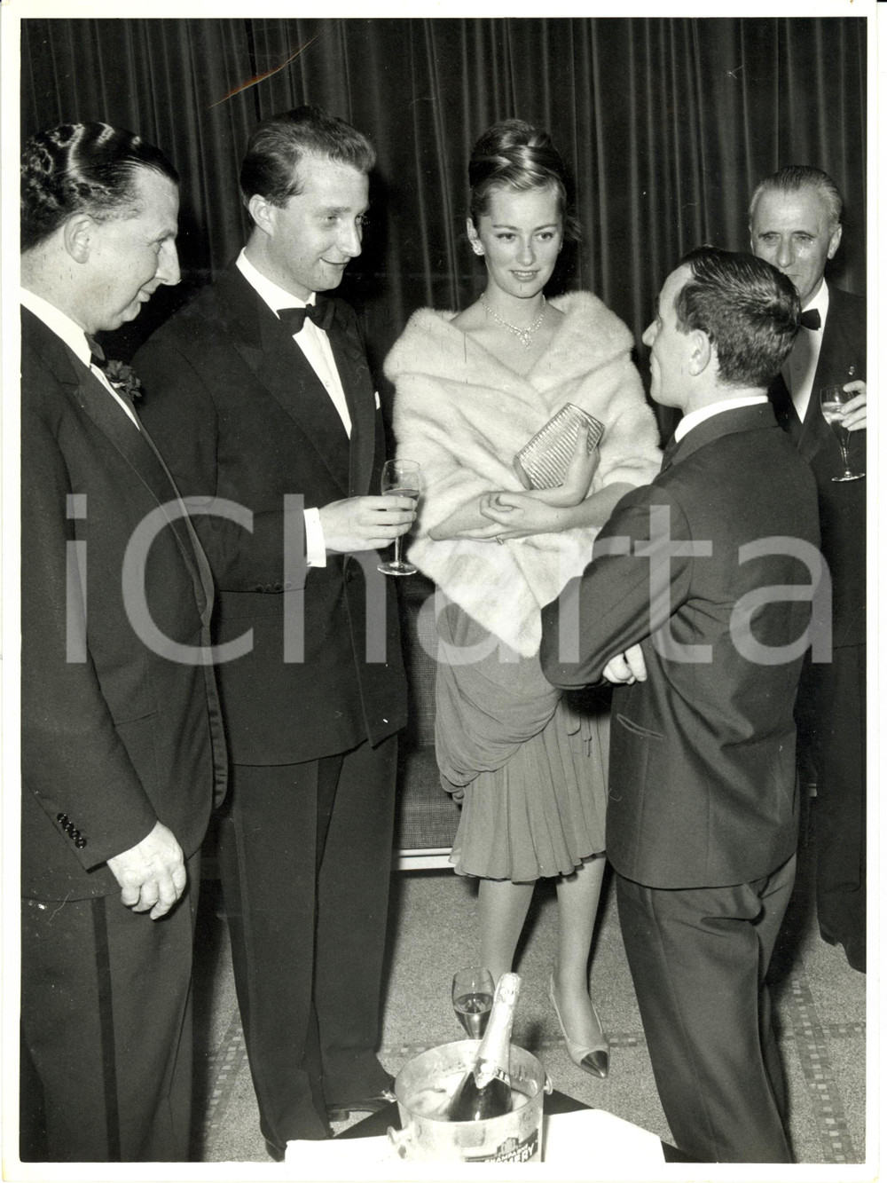 Fotografia d epoca originale 1960 ca BELGIO Principe Alberto e Principessa Paola ospiti serata di gala Foto 1