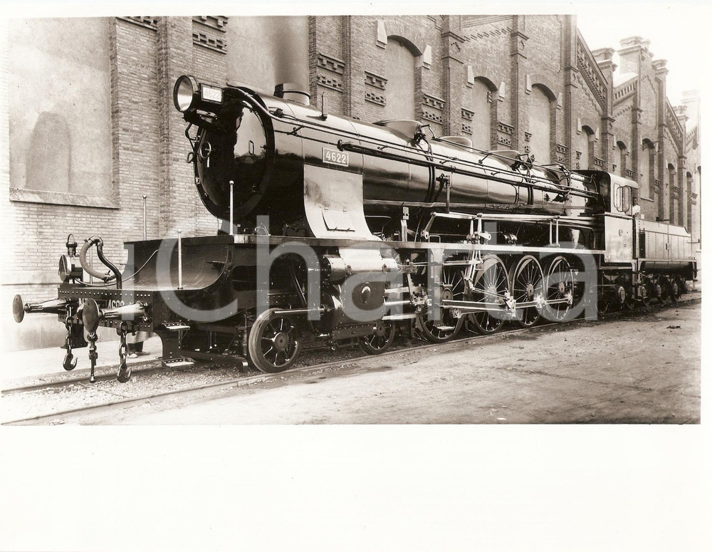 Fotografia d'epoca originale 1970 ca SPAGNA Locomotiva 4622 in cantiere con macchinista a bordo *Fotografia 1
