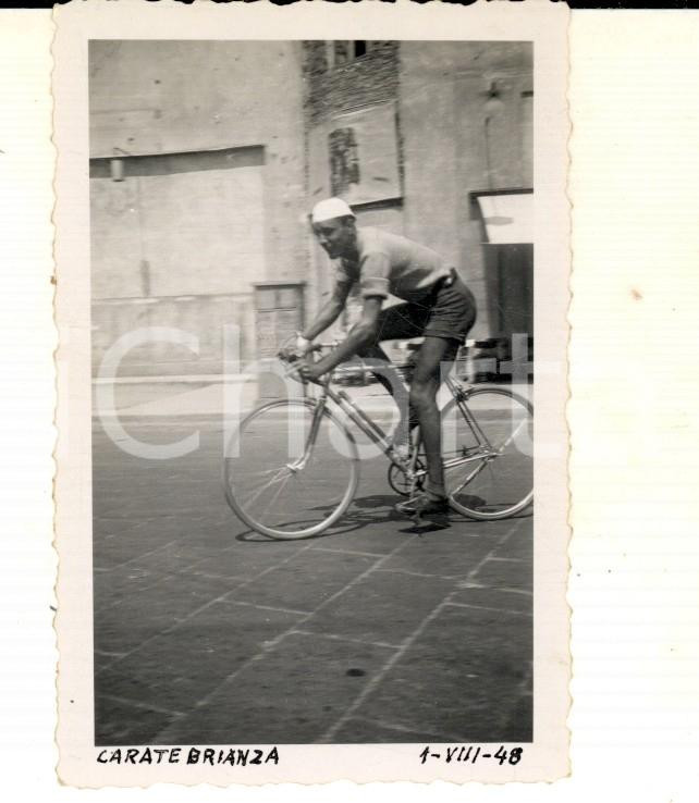 Fotografia d epoca originale 1948 CICLISMO CARATE BRIANZA Passaggio di un corridore Foto VINTAGE 6x9 1