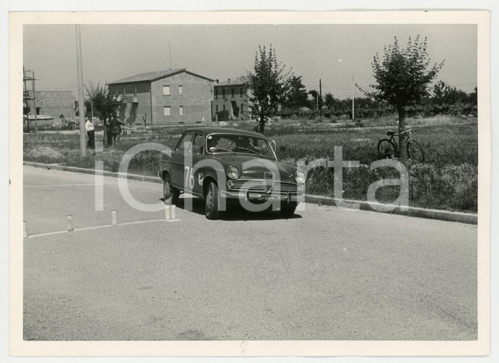 1965 ca RALLY Alfa Romeo Giulietta JOLLY CLUB Dimostrazione nel parcheggio *Foto