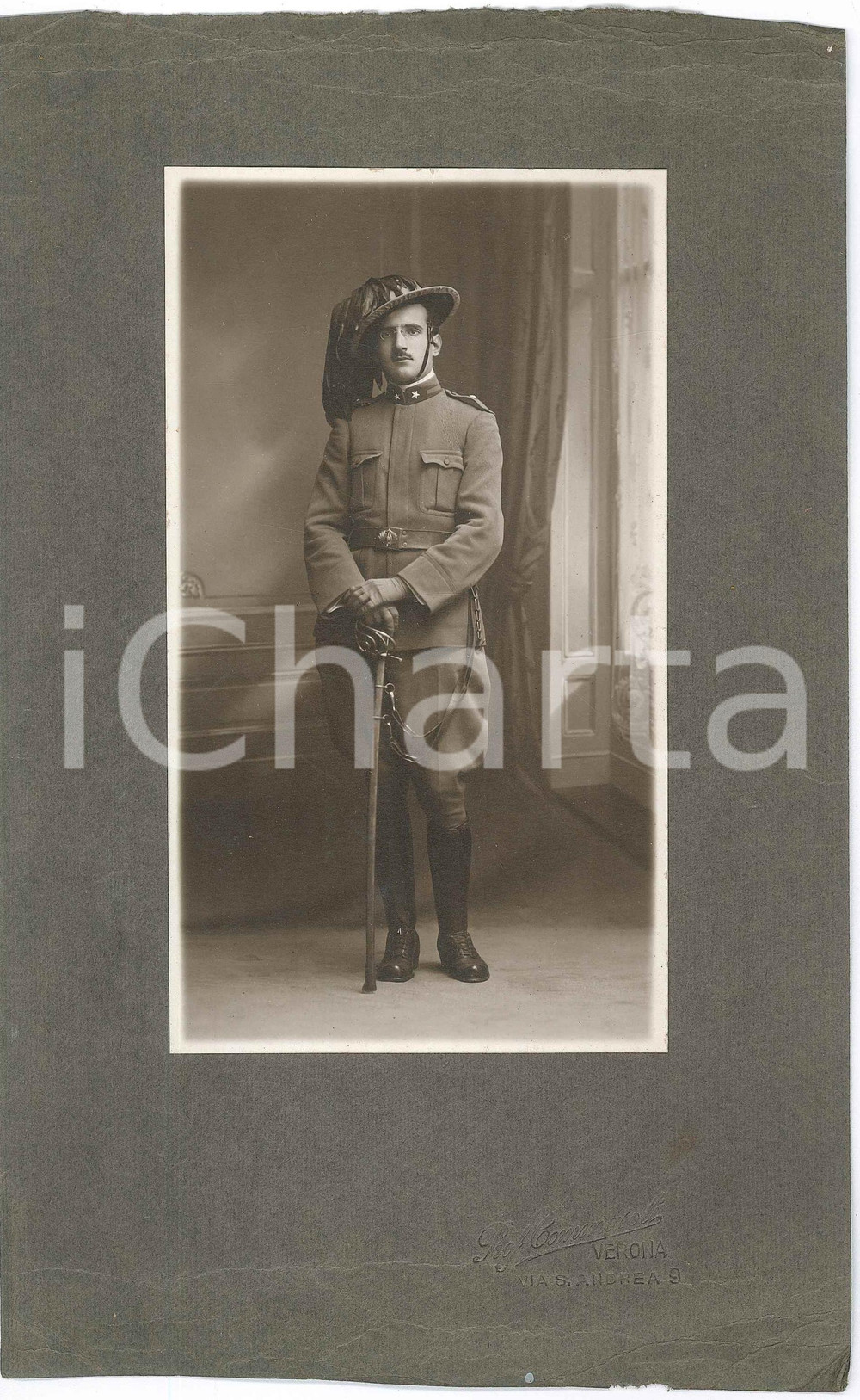 Fotografia d epoca originale 1915 ca WW1 VERONA Ritratto di ufficiale dei BERSAGLIERI Foto TOMMASOLI 16x25 1