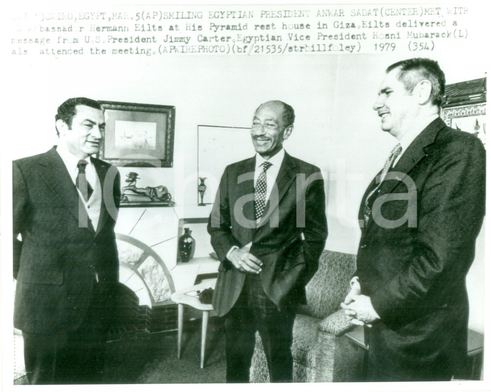 Fotografia d epoca originale 1979 IL CAIRO Presidente Anwar SADAT con Hermann EILTS Hosni MUBARAK Fotografia 1