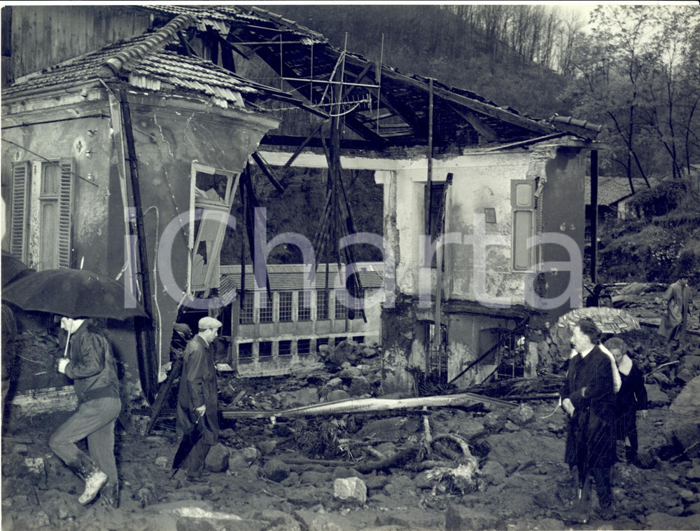 1968 ALLUVIONE VALLE MOSSO / BIELLA Una casa devastata da una frana - Foto