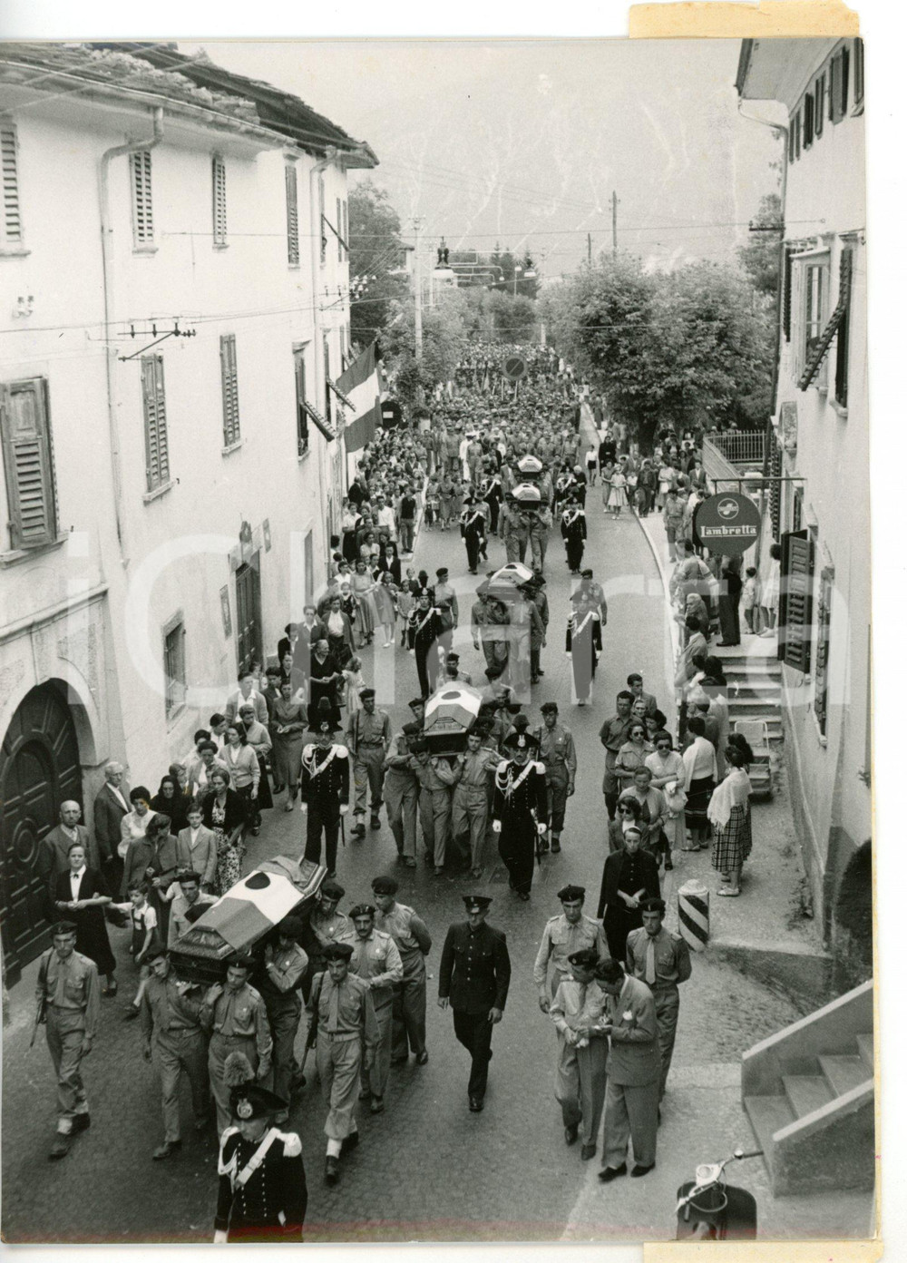 1954 LEVICO TERME Funerali marinai Battaglione SAN MARCO - Il corteo *Foto 13x18
