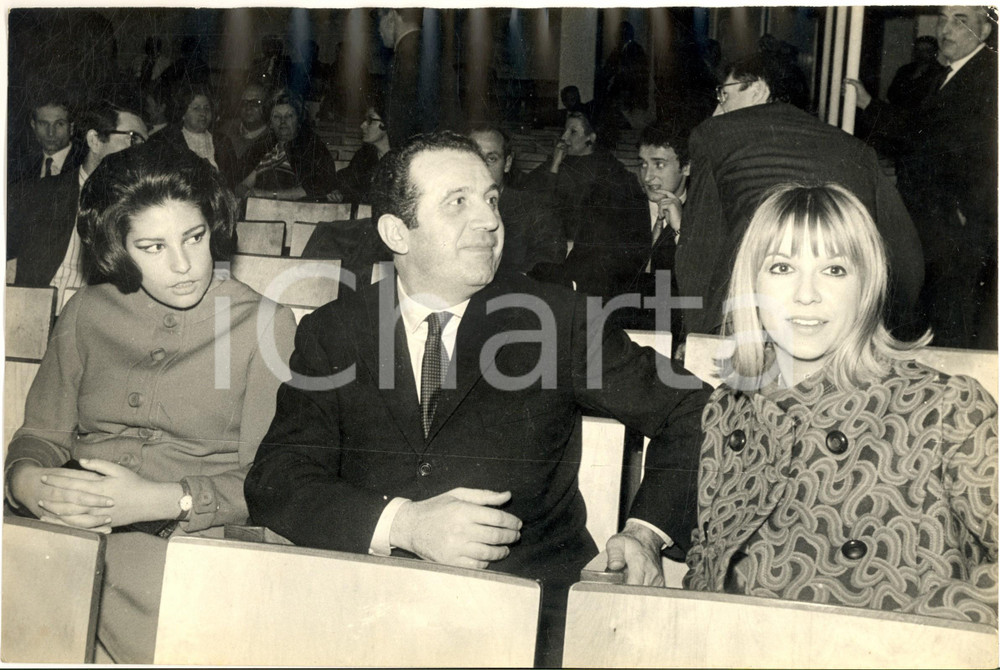 1970 ca COSTUME Ezio RADAELLI e Wilma GOICH a un festival - Foto 30x20 cm