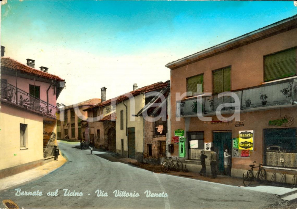 Cartolina originale da collezione 1963 BERNATE SUL TICINO (MI) Via VITTORIO VENETO - PubblicitÃ  LAVAZZA e GANCIA 1