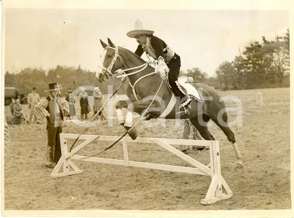 Fotografia d epoca originale 1938 COLCHESTER UK Horse Racing INNISKILLING DRAGOON GUARD Royal Tournament 1