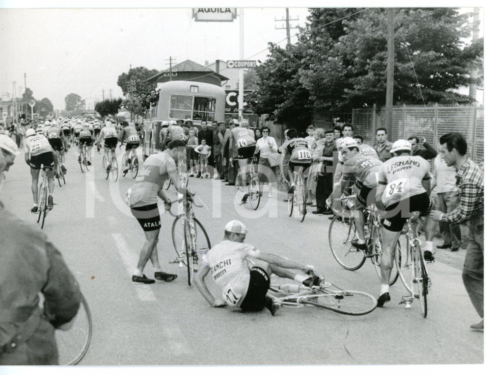 1959 CICLISMO GIRO D'ITALIA L'AQUILA Caduta di Giacomo FINI *Fotografia 18x13 cm