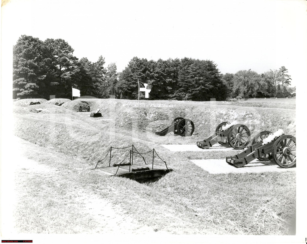 Fotografia d'epoca originale 1965 Yorktown battlefield (VA) grand french battery 1