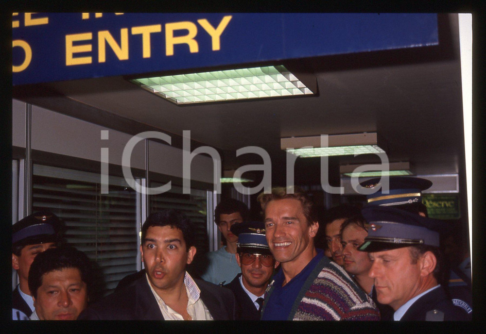 35mm vintage slide* 1991 NIZZA Arnold SCHWARZENEGGER paparazzato in aeroporto 15