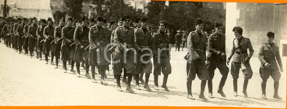 Fotografia d epoca originale 1930 FIRENZE Sfilata della V CENTURIA Milizia Universitaria Dante ALIGHIERI 1