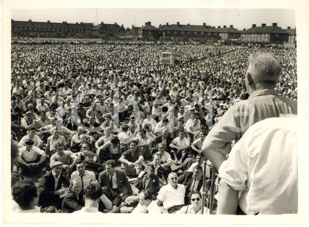 1961 LONDON DAGENHAM Mass meeting of striking FORD workers - Photo 20x15 cm