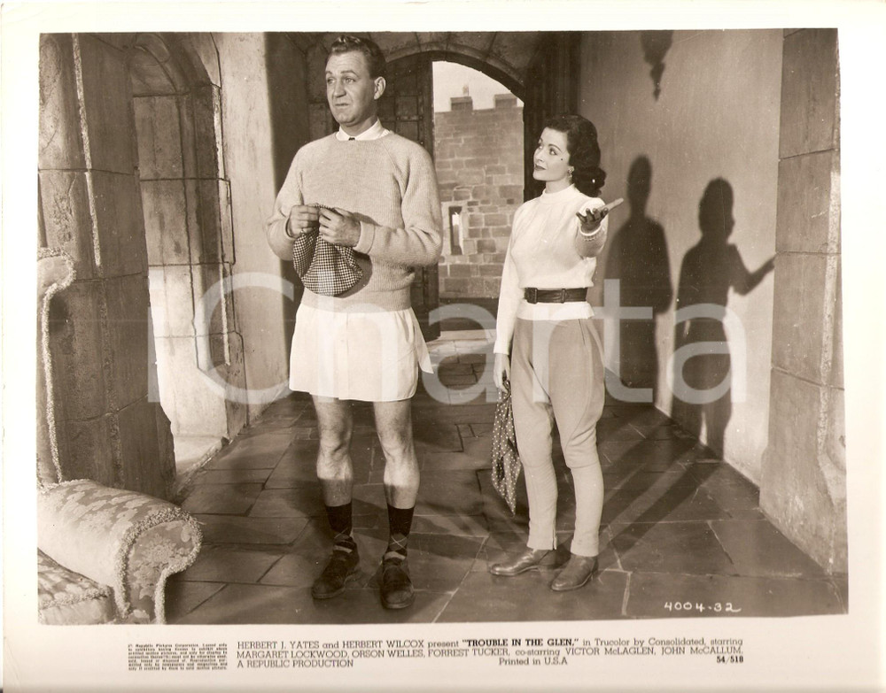 Fotografia d epoca originale 1954 TROUBLE IN THE GLEN Margaret LOCKWOOD Forrest TUCKER in mutande Foto 1