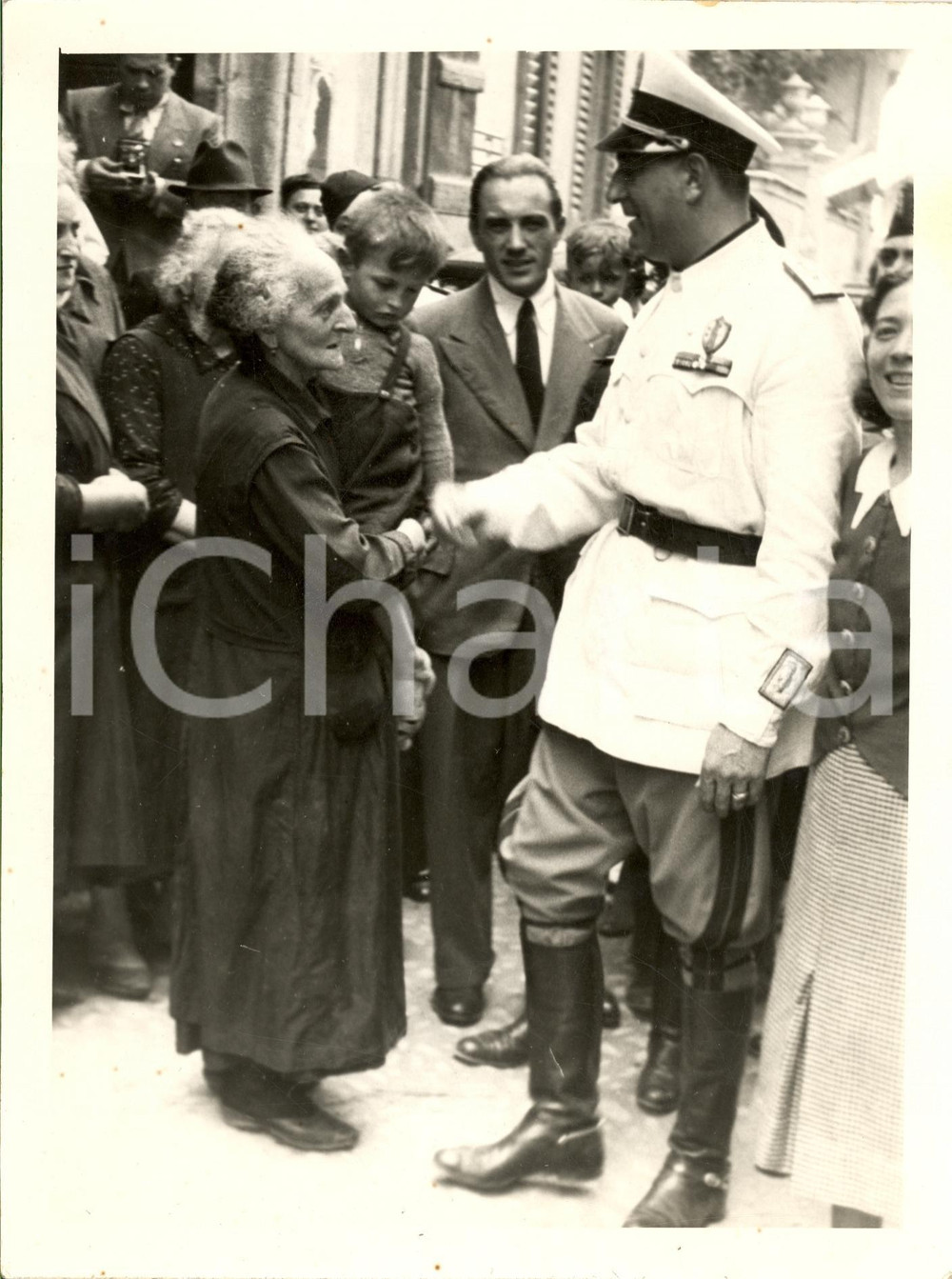 Fotografia d epoca originale 1939 CUGGIONO MI Rino PARENTI visita i cittadini FOTO 1