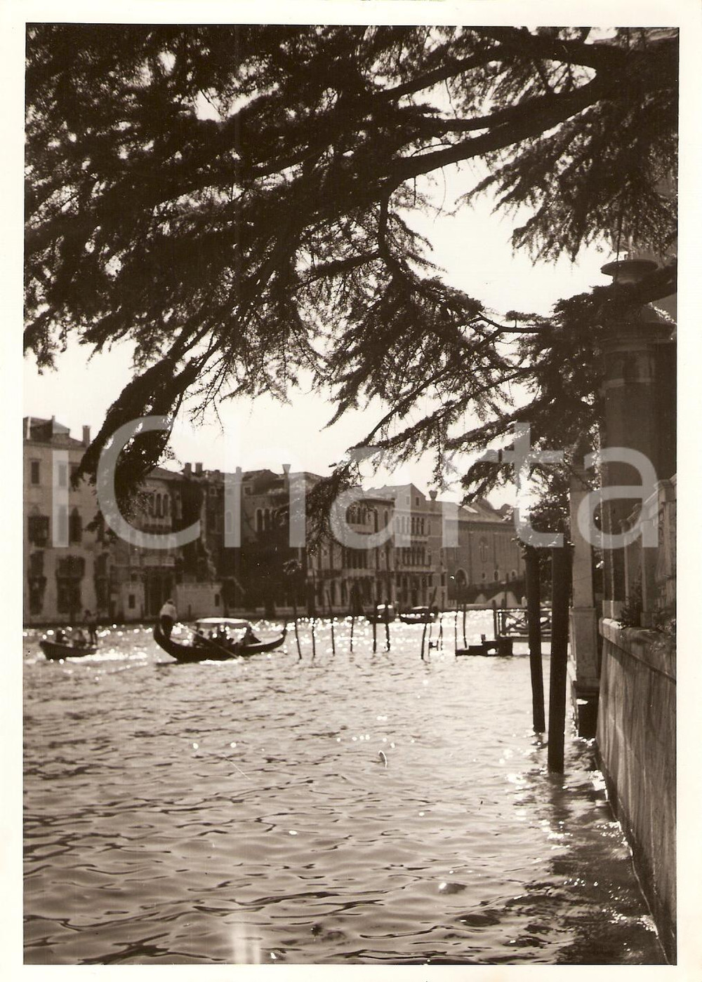 Fotografia d'epoca originale 1939 VENEZIA Scorcio del Canal GRANDE con gondole in una giornata di sole *Foto 1