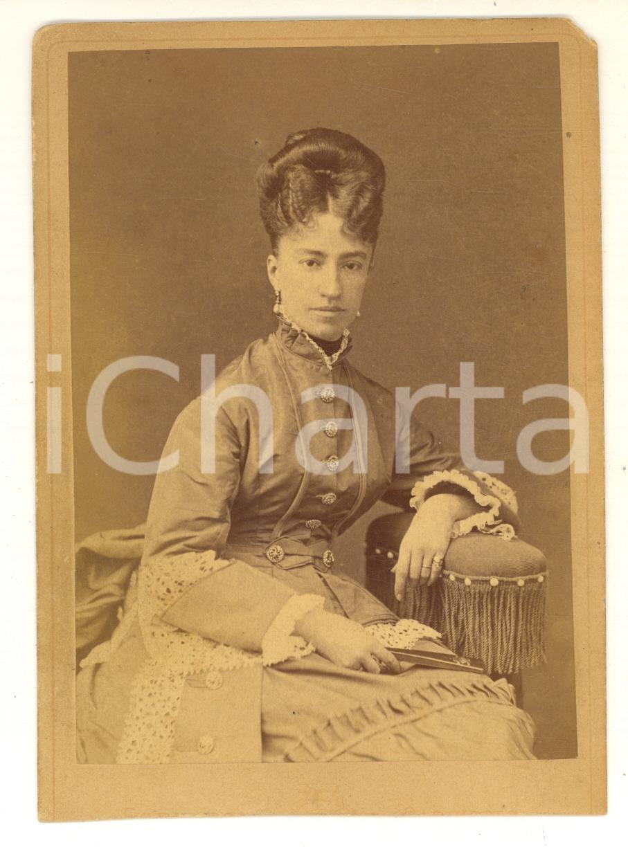 Fotografia d epoca originale 1890 ca NOBILTA  ITALIA Giovane donna con ventaglio Ritratto  Foto 11x15 cm 1