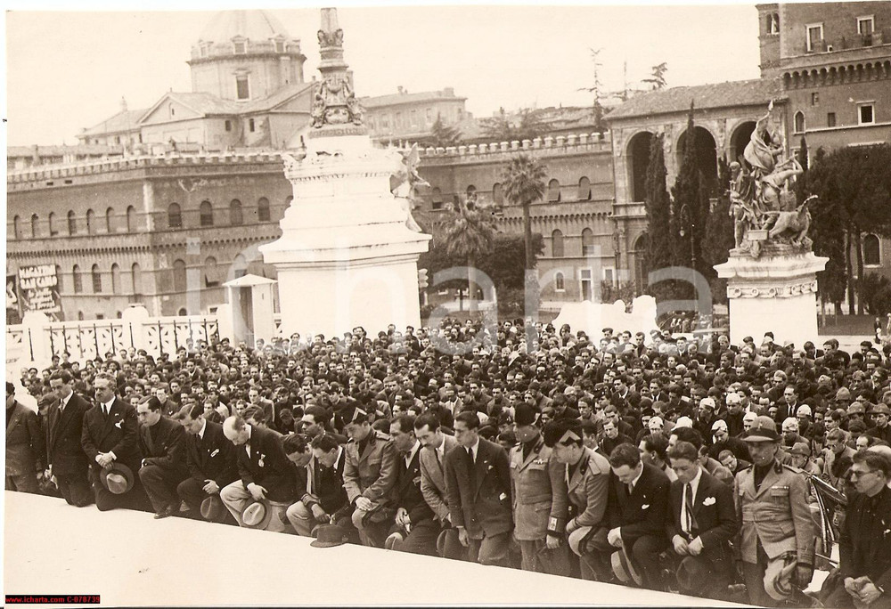 Fotografia d epoca originale 1930 Roma AUGUSTO TURATI e universitari fascisti omaggiano Milite Ignoto FOTO 1