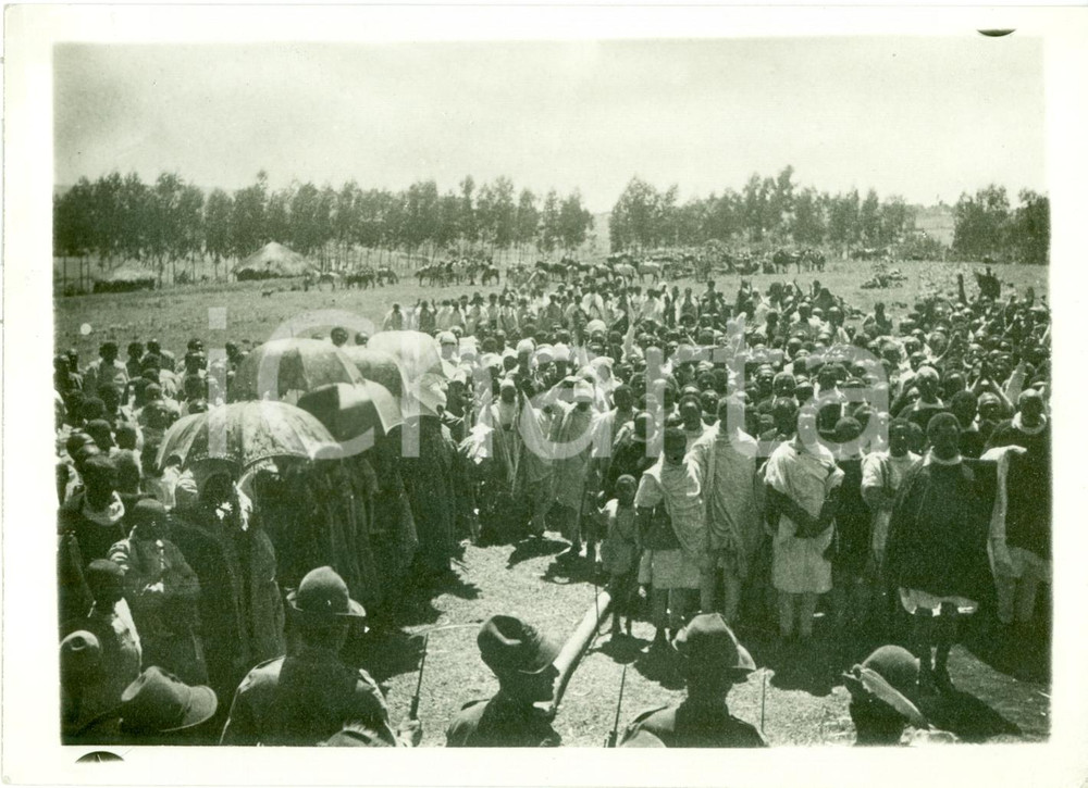 Fotografia d epoca originale 1938 LECHEMTI ETIOPIA A.O.I. Indigeni attendono Giuseppe DAODIACE Foto 1