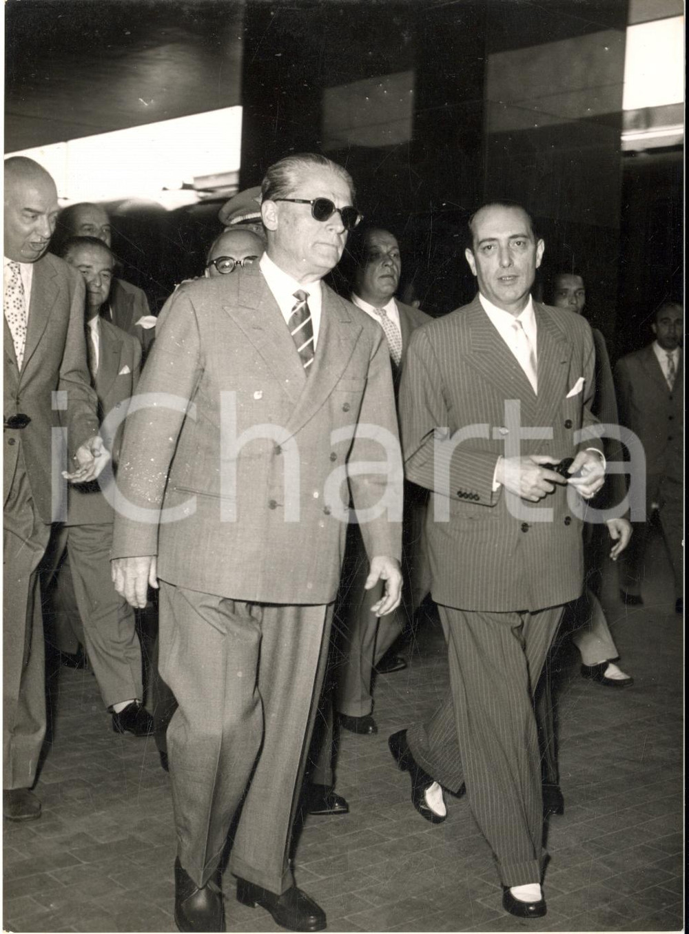 1955 ROMA Stazione TERMINI - Fernando TAMBRONI accoglie Giovanni GRONCHI - Foto