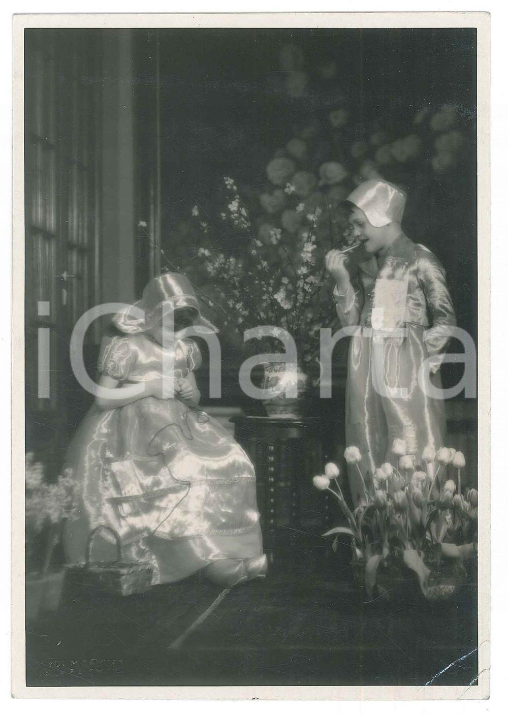 1950 ca MILANO Bambine in costume da olandesi - Foto CAMUZZI 10x15 cm