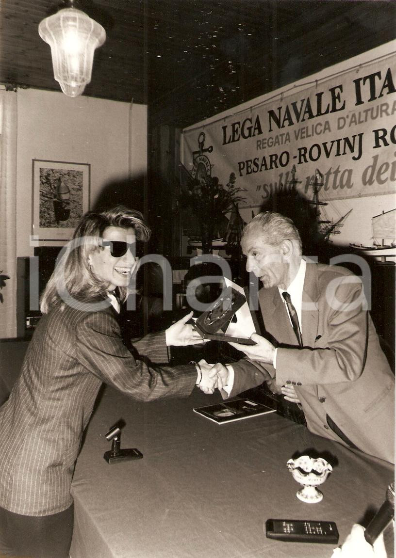 Fotografia d epoca originale 1990 ca LEGA NAVALE ITALIANA Regata velica altura PESARO ROVINJ Premiazione FOTO 1