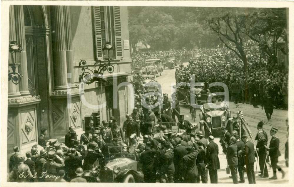 Fotografia d epoca originale 1926 GENOVA Benito MUSSOLINI visita città  per nuovo Gonfalone Cartolina FP VG 1