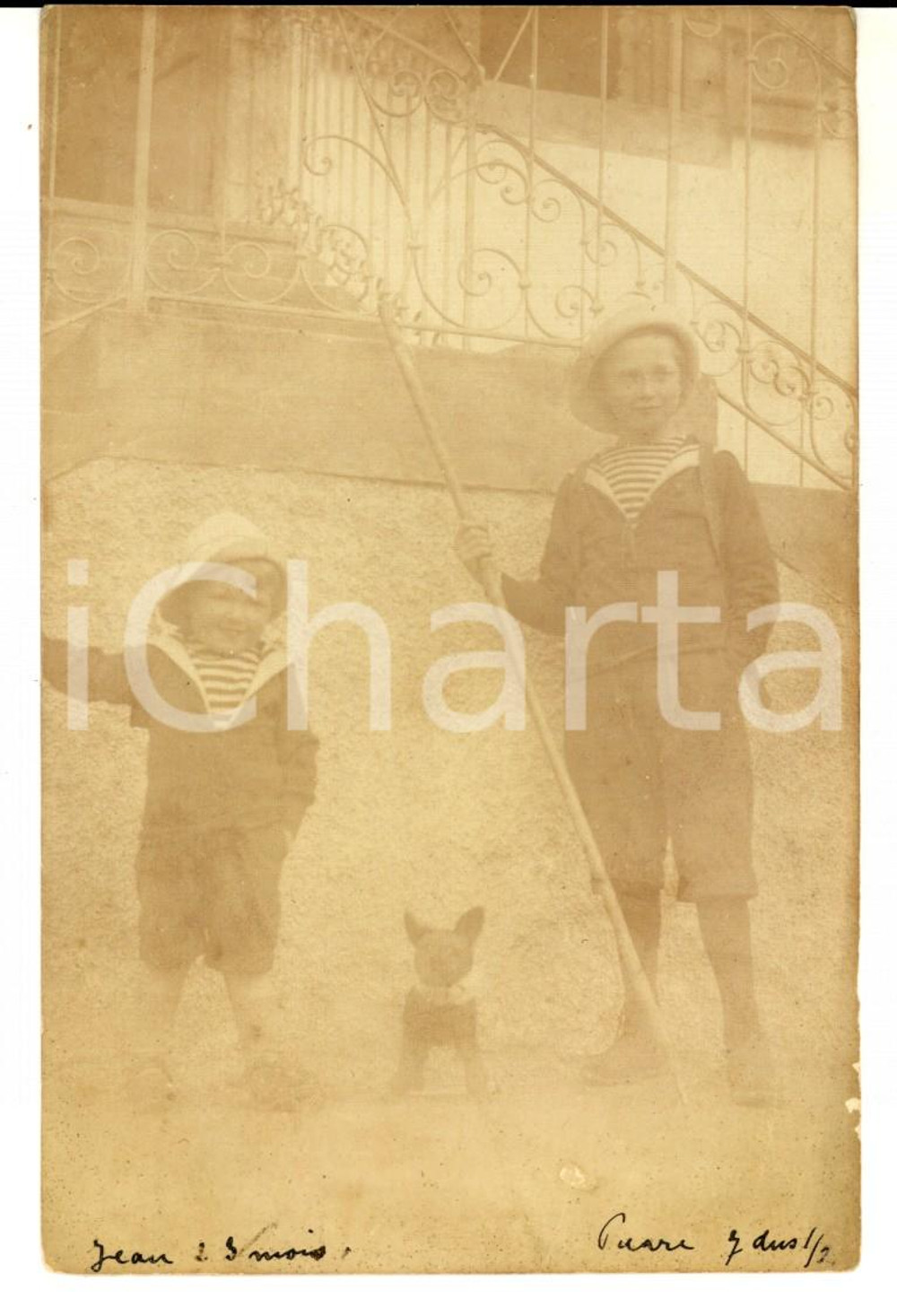 Fotografia d epoca originale 1910 ca FRANCIA Fratellini vestiti alla marinara con il cane Foto 9x14 cm 1