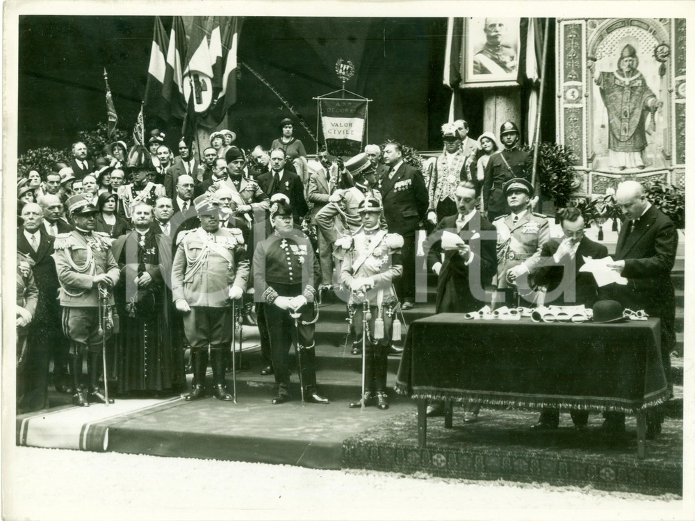 Fotografia d epoca originale 1932 MILANO Marcello VISCONTI DI MODRONE consegna Medaglie Valor Civile FOTO 1