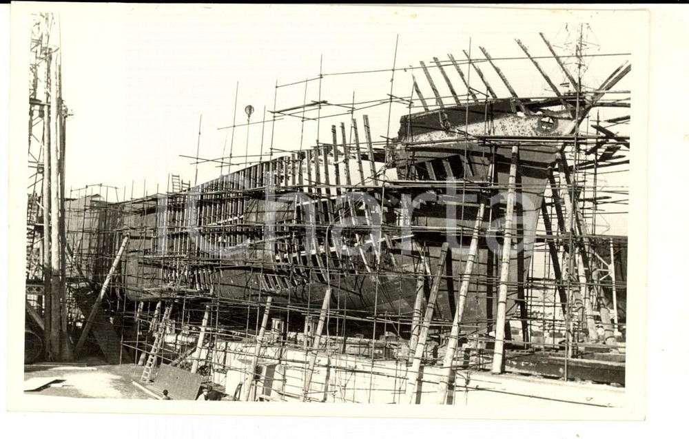 Fotografia d epoca originale 1950 ca ANCONA Smantellamento del relitto di una nave Foto CORSINI 14x9 cm 1