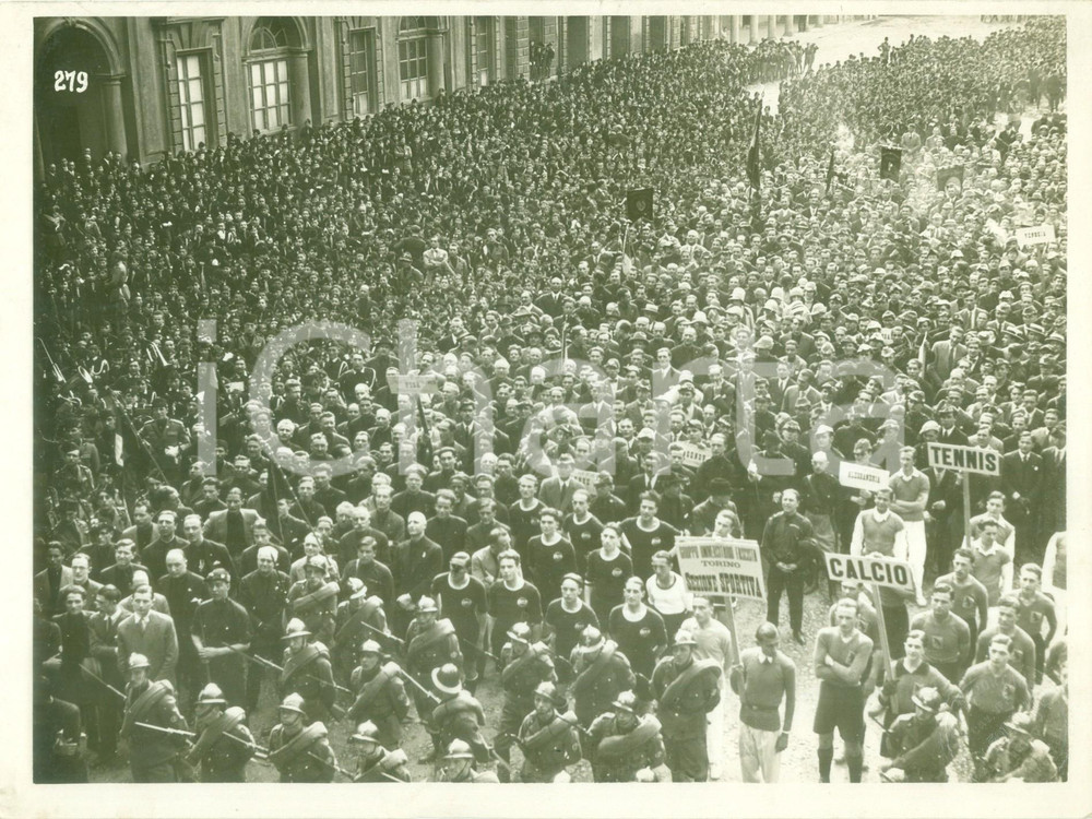 Fotografia d epoca originale 1935 ca TORINO La grande manifestazione dei GUF sportivi Fotografia 1