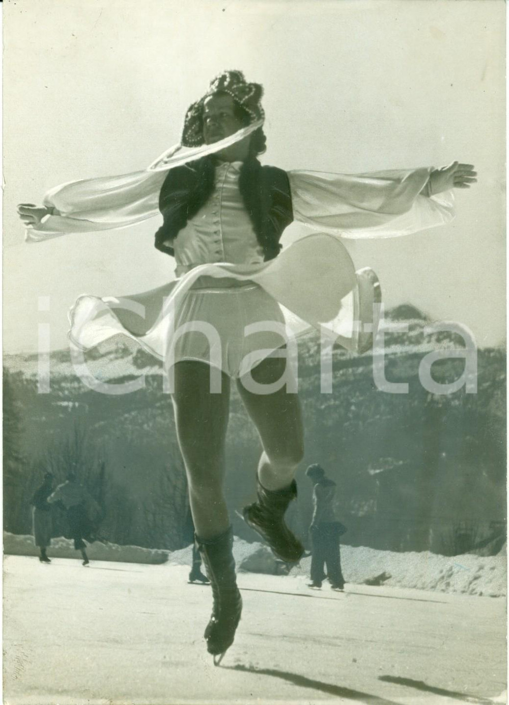 Fotografia d epoca originale 1938 CORTINA D AMPEZZO BL Pattinatrice Toni ULLMANN esegue danze russe Foto 1
