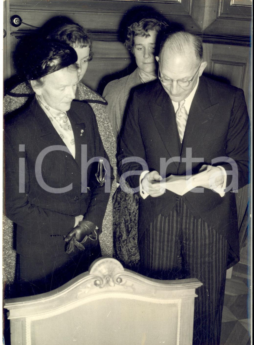 1954 ZURICH Congratulazioni per Hans STREULI eletto consigliere federale *Foto