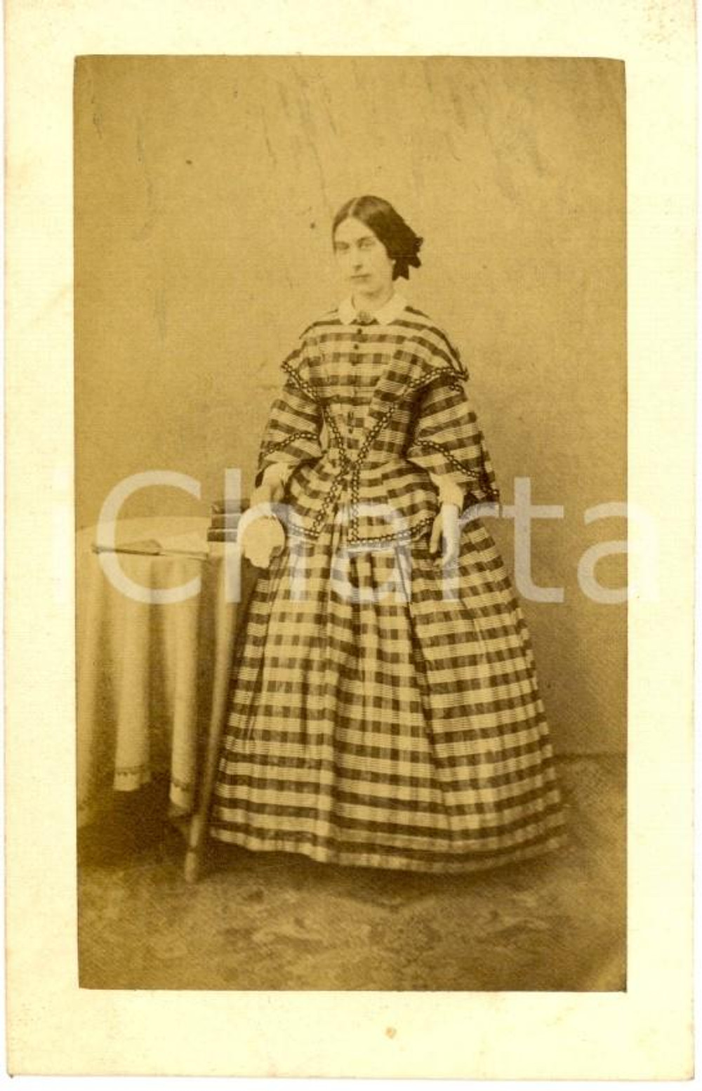 Fotografia d epoca originale 1870 ca TORINO Ritratto di Filomena CANTONO DI CEVA con abito a quadretti Foto 1