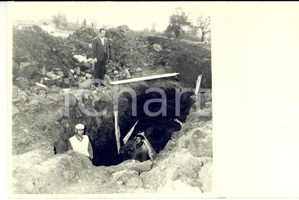 Fotografia d epoca originale 1950 GODIASCO SALICE TERME PV Operai al lavoro in una buca Foto 18x13 1
